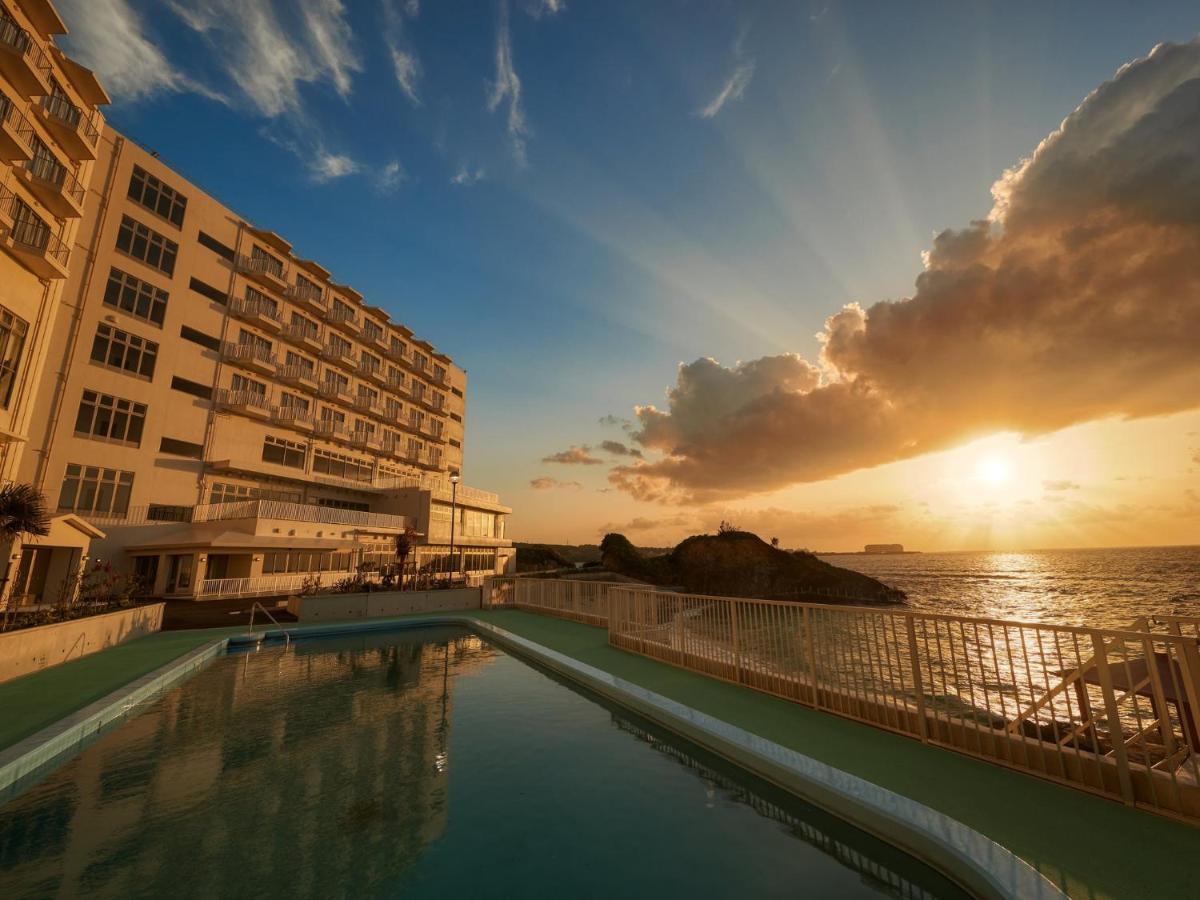 Hotel Miyuki Beach Onna Buitenkant foto