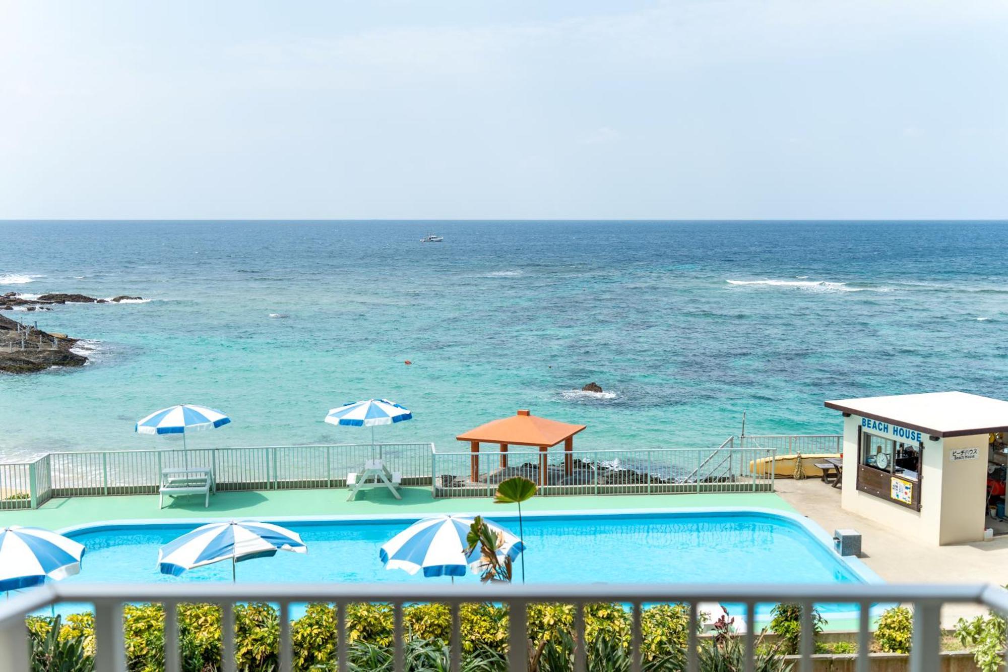 Hotel Miyuki Beach Onna Buitenkant foto